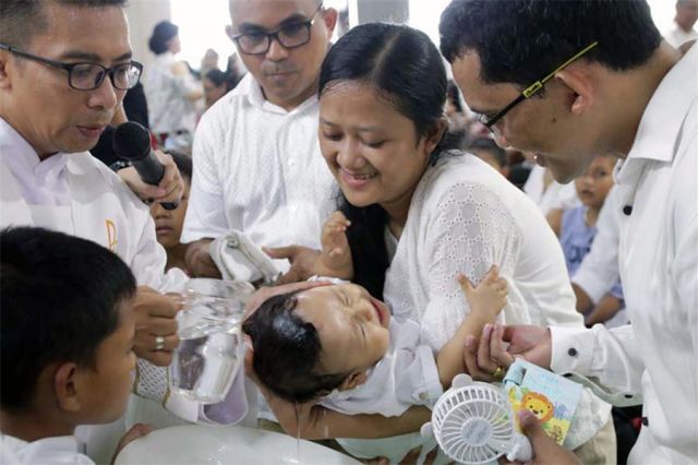 Tradisi Gereja Membaptis Bayi