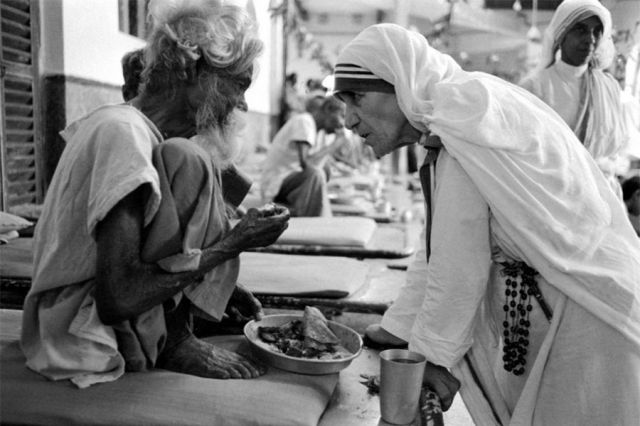 Bulan Teresa dan Saksi Sejati “5 Roti dan 2 Ikan”