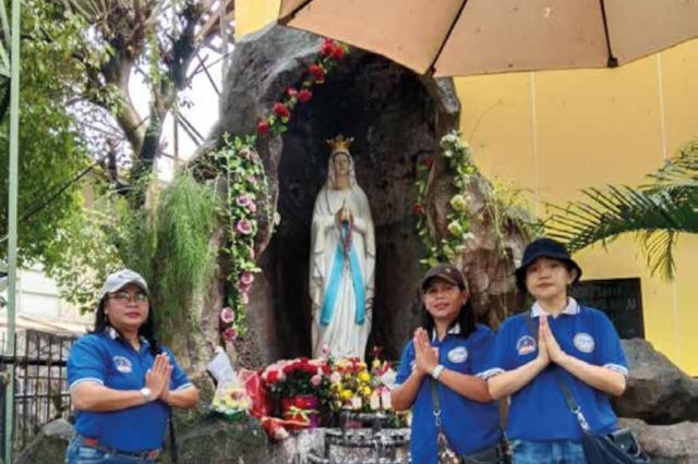 Beribu Mawar, Berjuta Cinta untuk Bunda - Kegiatan Persembahan 1000 Mawar oleh Panitia KEP-9